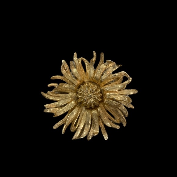 2” Vintage Castlecliff Sun Flower Brooch Mid Century‎ Gold Tone Floral Pin - Picture 1 of 2